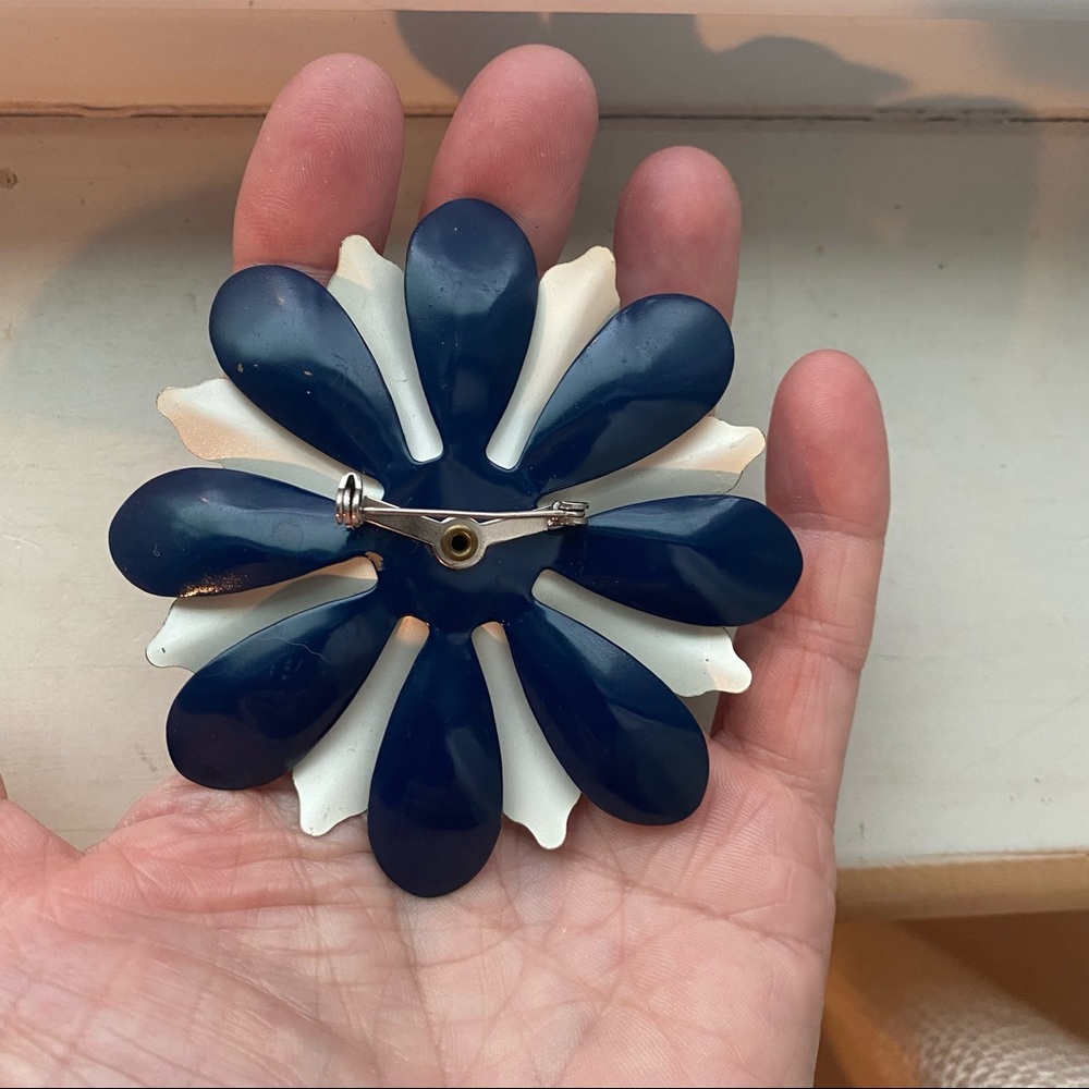 Vintage Americana floral pin - Picture 8 of 8